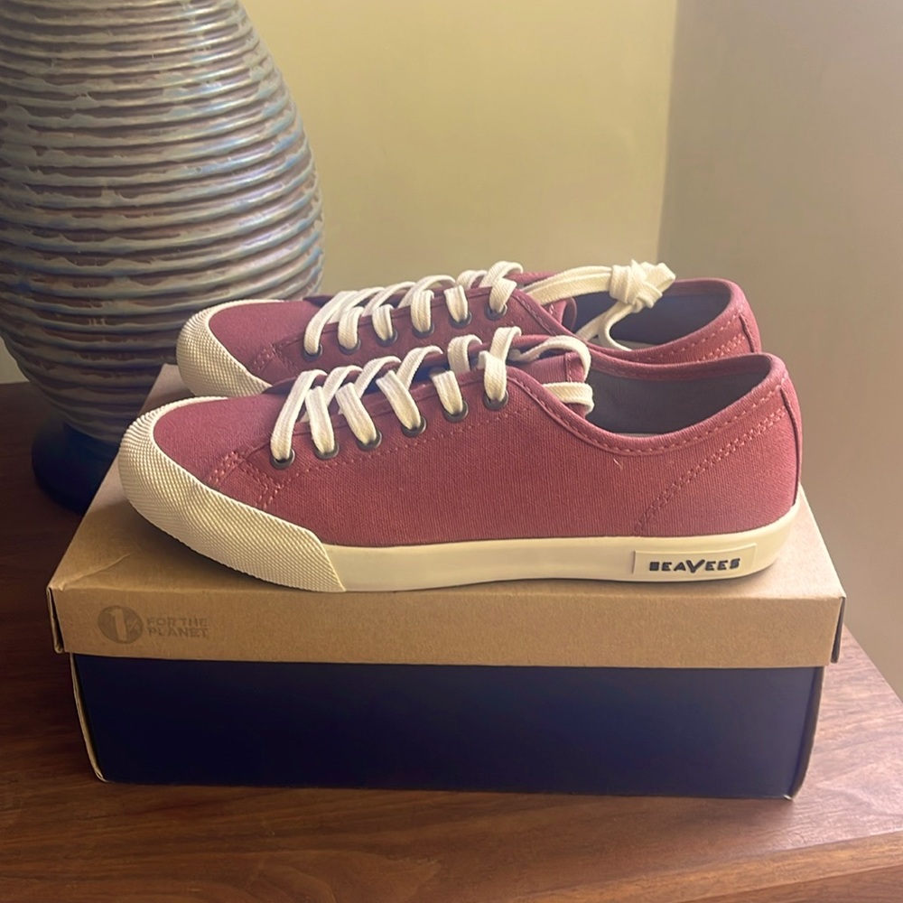 Never worn Seavees sneaker